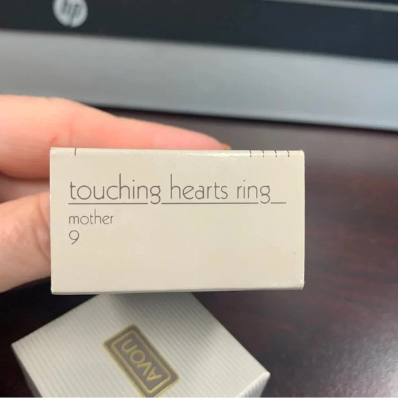 Avon goldtone  Touching Hearts Ring size 9 NIB vintage 1984 - Picture 3 of 5